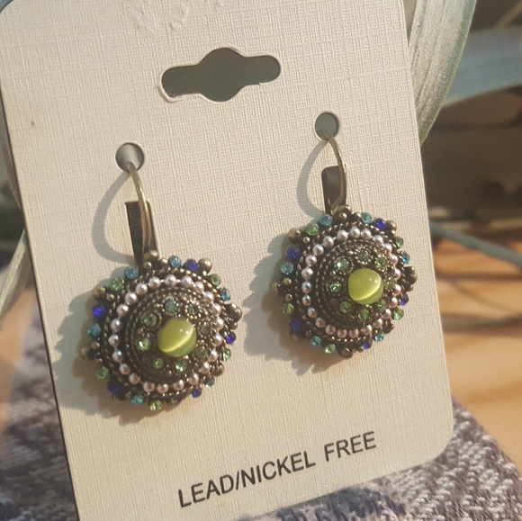 Green tigers eye and rhinestone earrings - Picture 2 of 5